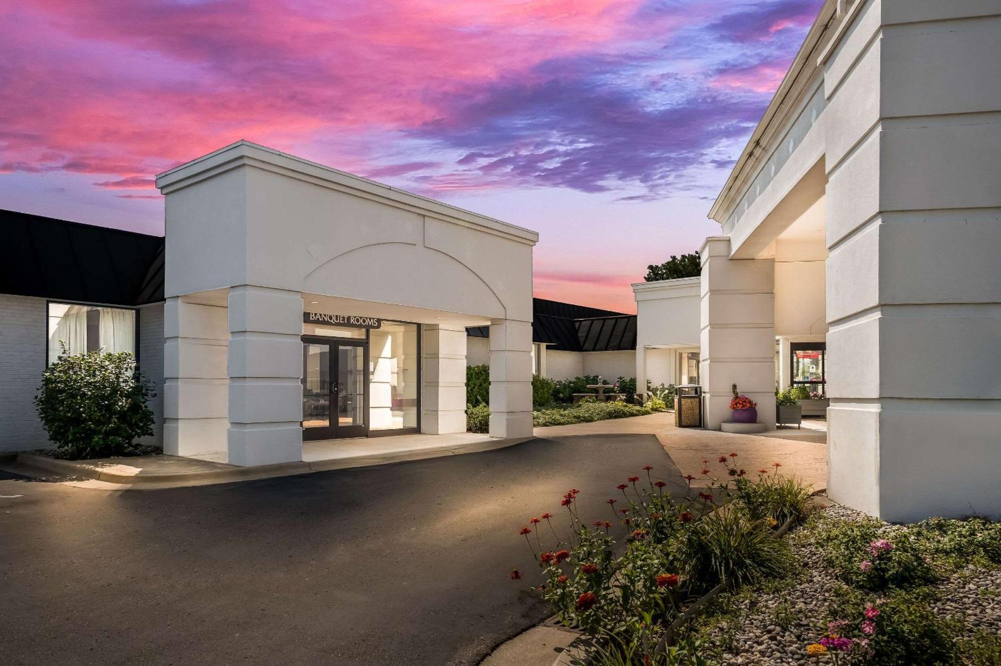 Radisson Hotel Grand Rapids Riverfront Dış mekan fotoğraf