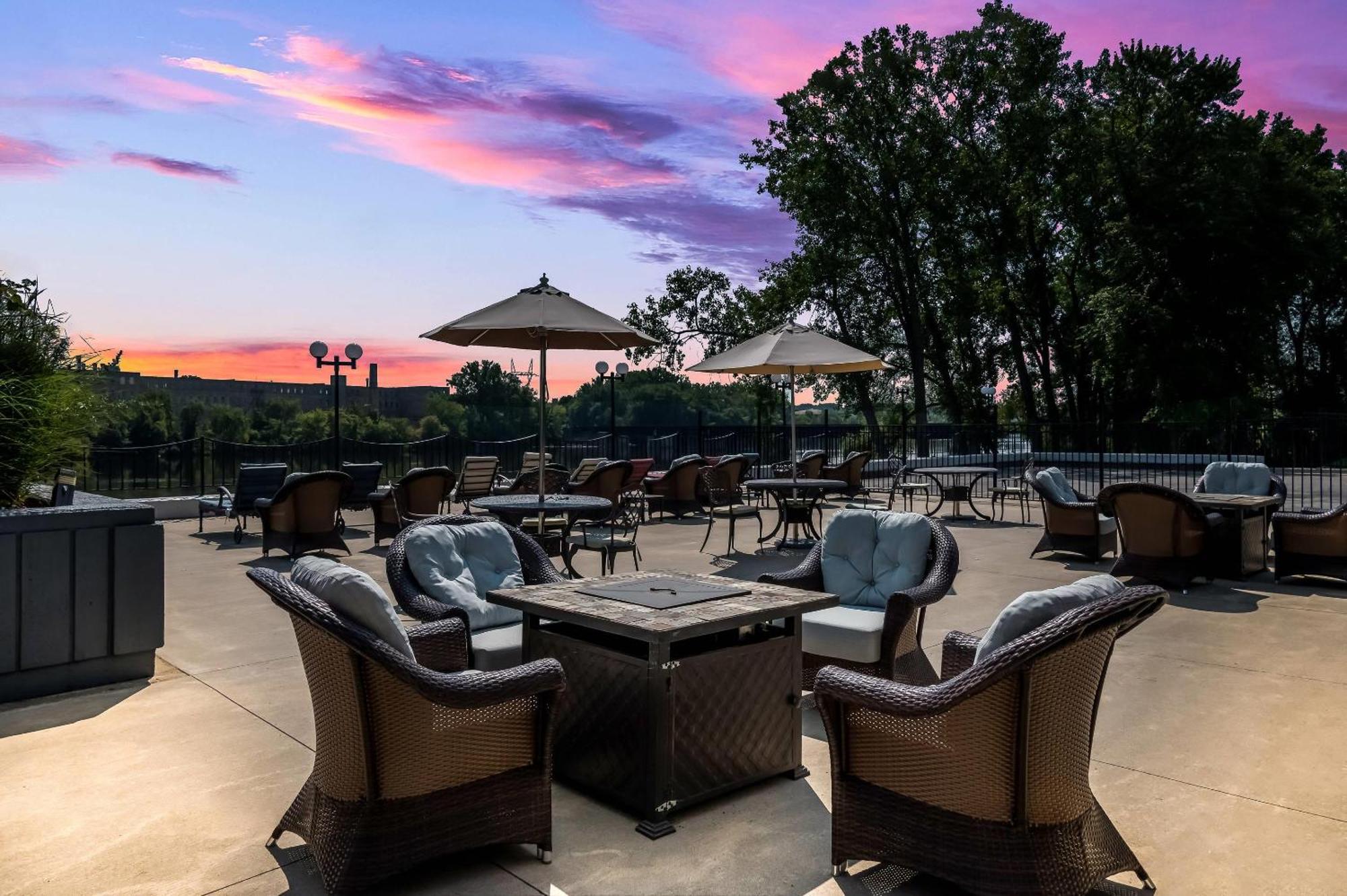 Radisson Hotel Grand Rapids Riverfront Dış mekan fotoğraf